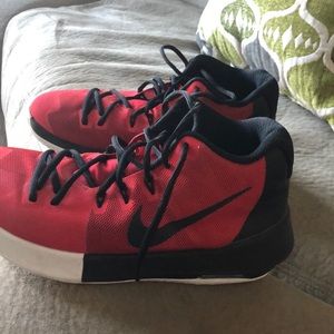 Basketball shoes